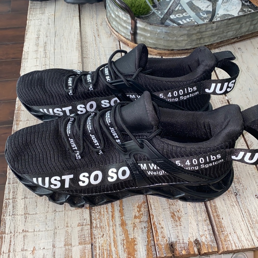 JUST SO SO Black Sneakers